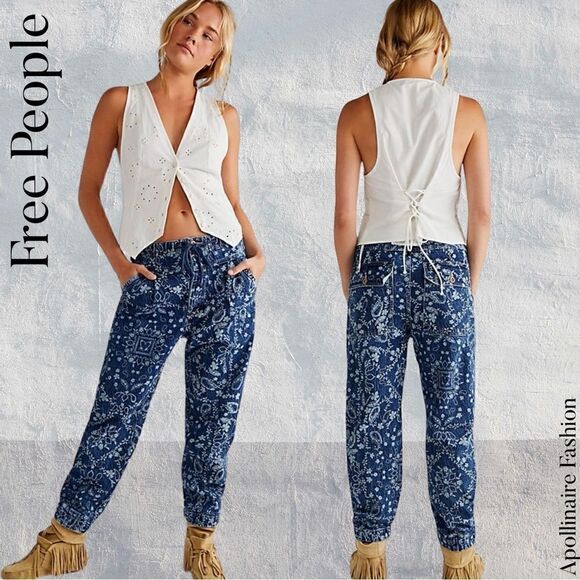 WE THE FREE MIXED UP UTILITY JEANS IN BLUE PRINT SIZE MEDIUM NWOT - Picture 1 of 7